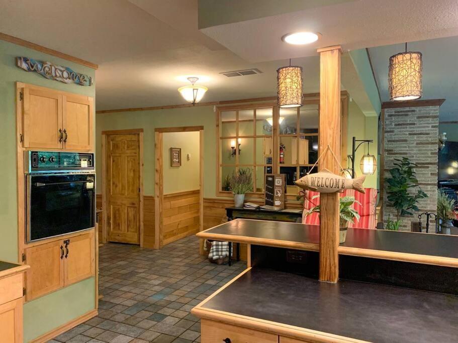 The River Haven - Sleeps 32 - On Guadalupe River Seguin Exterior foto