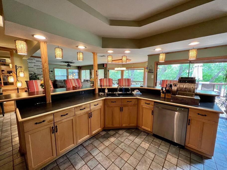 The River Haven - Sleeps 32 - On Guadalupe River Seguin Exterior foto
